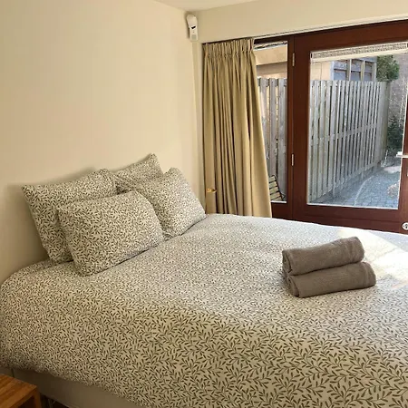 Cosy Garden Riverhouse Gasthuis