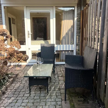 Cosy Garden Riverhouse