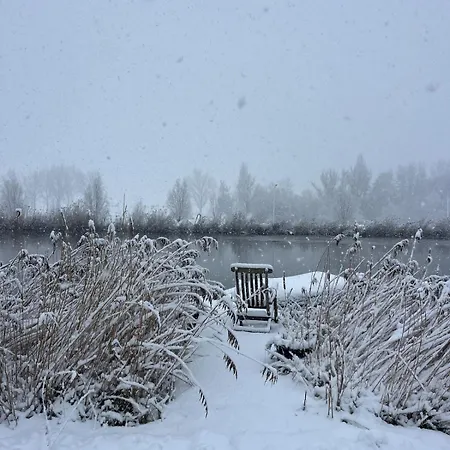 Konukevi Cosy Garden Riverhouse Ouderkerk aan de Amstel