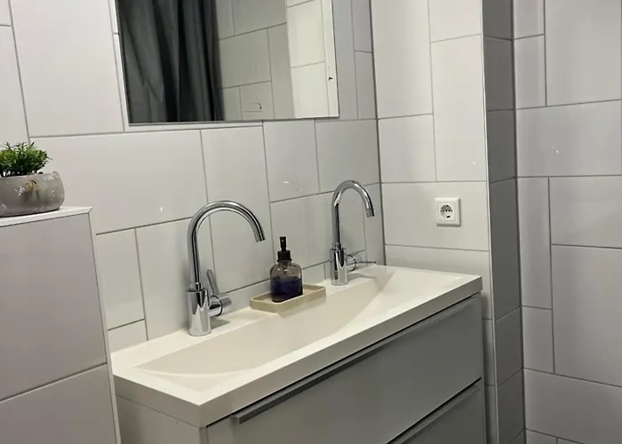 Cosy Garden Riverhouse