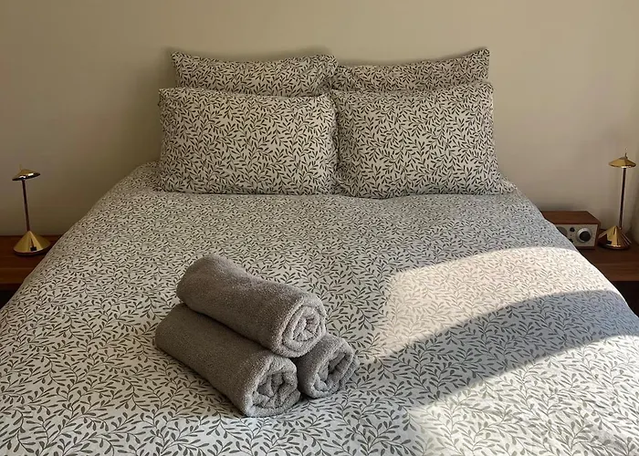 Cosy Garden Riverhouse