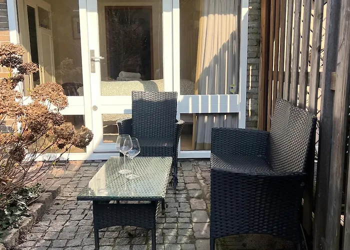 Cosy Garden Riverhouse