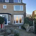 Cosy Garden Riverhouse