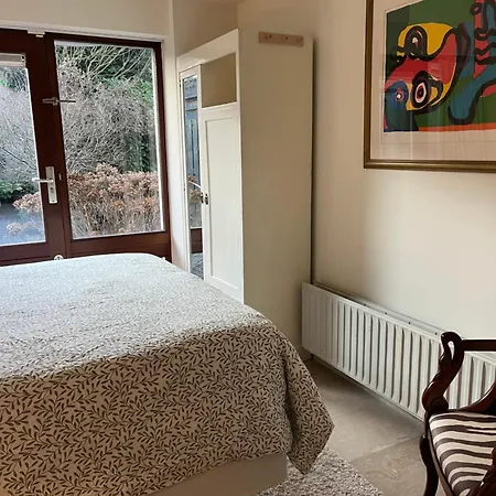 Cosy Garden Riverhouse 招待所