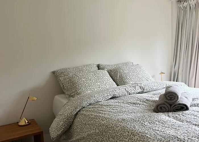 Cosy Garden Riverhouse 招待所