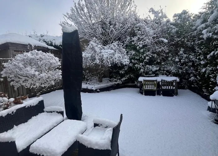 Cosy Garden Riverhouse